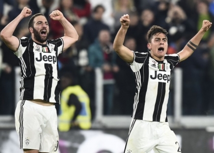 Higuain e Dybala esultano