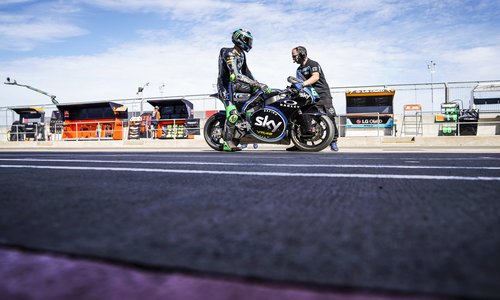 Moto2, ufficiale: Stefano Manzi firma con la Forward Racing