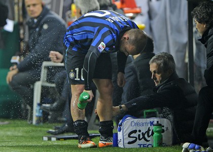Inter: venti giorni di stop per Sneijder