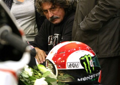 Un anno dopo: si scriva di Marco Simoncelli. E del suo babbo