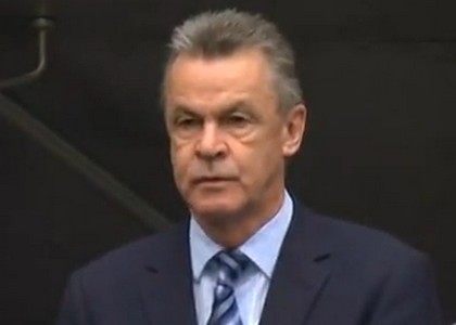 Nazionali: mostra il dito medio, stop a Hitzfeld
