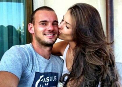 In Olanda: polizia cerca droga in casa Sneijder