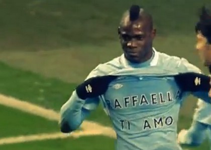 Balotelli, gol con dedica: 