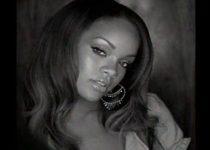 Rihanna si dà al calcio