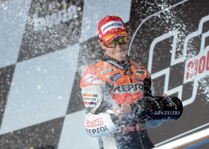 MotoGp, Spagna: trionfo Stoner, delusione Rossi