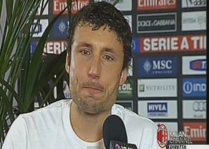 Milan: Van Bommel in lacrime per l'addio. Video