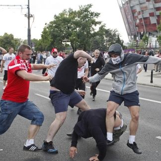 Euro 2012: scontri tra tifosi, Russia penalizzata