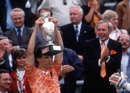 Milan, auguri Marco Van Basten: compie 50 anni. Video