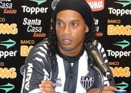 Ronaldinho riparte: ha firmato per l'Atletico Mineiro