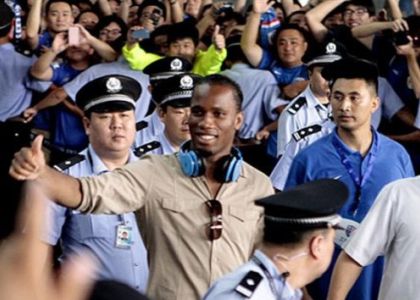 Cina: tifosi in delirio per Drogba