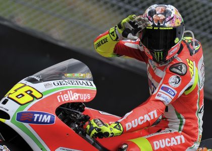 MotoGp: Rossi c'è, secondo dietro Lorenzo