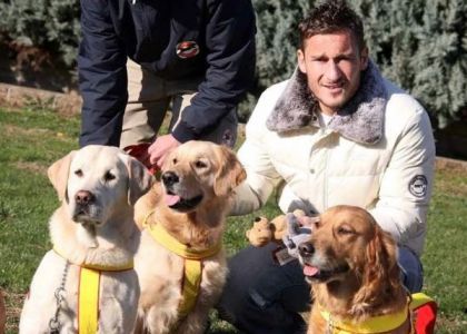 Roma: il cane di Totti salva due persone in mare