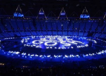 Londra 2012: cerimonia show, recita anche la Regina