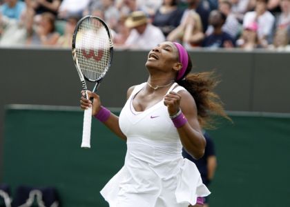 Wimbledon: Serena a fatica, Djokovic è una macchina