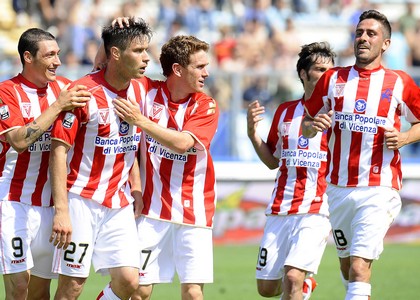 Serie B: Vicenza all'ultimo respiro, Grosseto ko