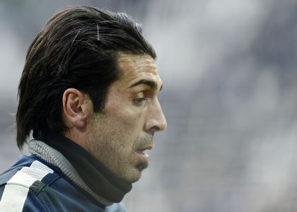 Quando sbagliano i migliori: le papere di Buffon. Video