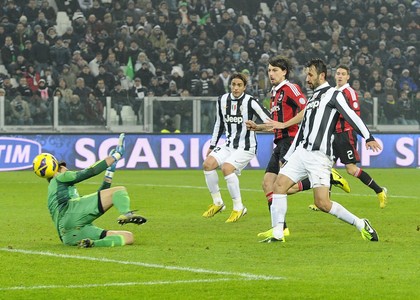 Tim Cup: Vucinic lancia la Juve, Milan fuori