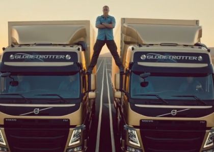Volvo Trucks e The Epic Split: con Van Damme! Video