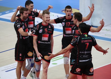 Volley, A1 playoff : Macerata prima finalista