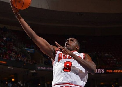 Nba: scambio Bynum-Deng, Gasol resta ai Lakers