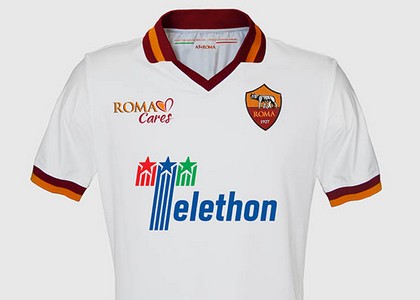 La Roma gioca insieme a Telethon. Video