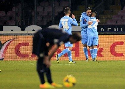 Serie A: il Napoli cala il poker, Inter in crisi