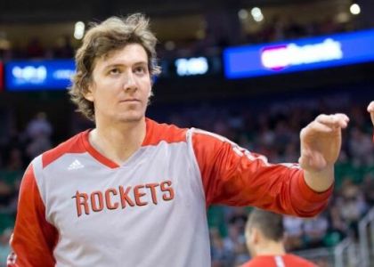 Nba, Rockets: Asik, scambio a tre con Celtics e Cavs