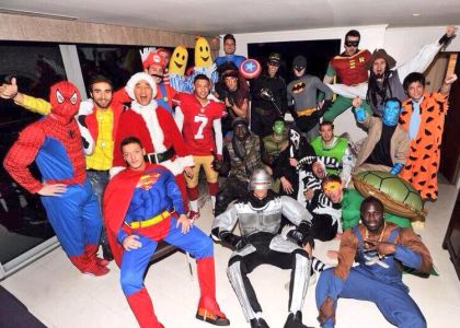 Arsenal, festa di Natale in maschera