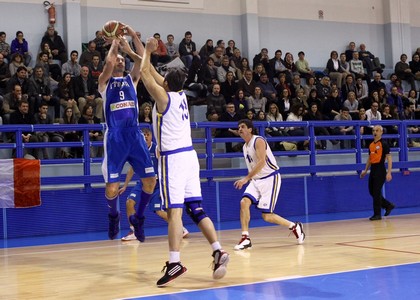 Gli Azzurri Over 45 regalano un basket di Marca
