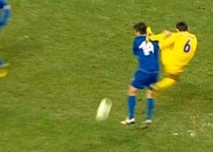 Moldova-Ucraina: fallo da kung fu. Video