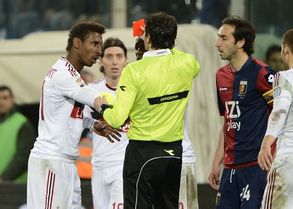 Milan: Constant si scusa per il rosso