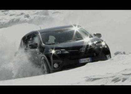 Toyota: nuova RAV4, uno spettacolo della natura. Video