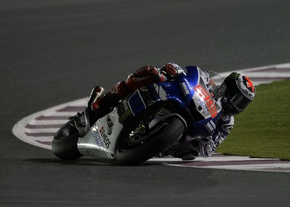 MotoGp, Qatar: Lorenzo in pole, Rossi solo settimo