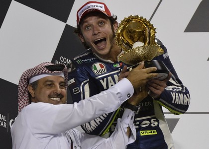 MotoGp, Qatar: Lorenzo domina, strepitoso Rossi