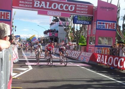 Giro d'Italia 2013, 13a tappa: poker per Cavendish