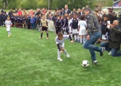 Van Persie, provate a rubargli palla. Video