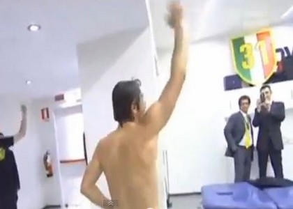 Scudetto Juve: Conte buttato nella vasca ghiacciata. Video