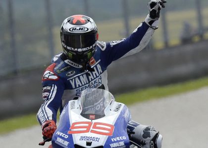 MotoGP, Gran Bretagna: trionfo Lorenzo, Marquez da applausi