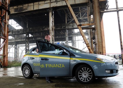 Guardia di Finanza: blitz in sedi squadre A, B e minori
