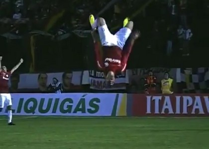 In Brasile: segna, esulta alla Martins e si rompe. Video