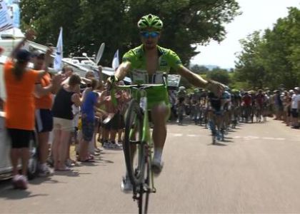 Spettacolo al Tour: Sagan impenna in bici