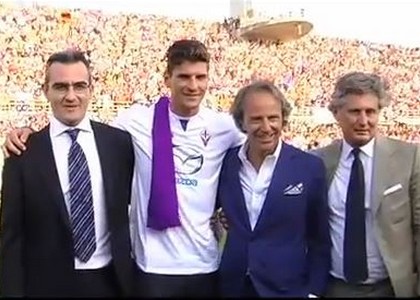 Fiorentina: tutti pazzi per Mario Gomez. Video