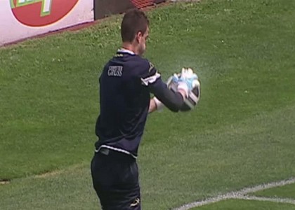 Serie B: il pallone che fa felici attaccanti e portieri. Video