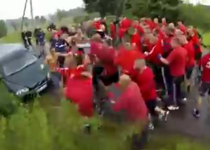 Dalla Svezia: rissa organizzata tra tifosi. Video