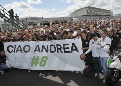 Superbike: a Silverstone omaggio ad Andrea Antonelli