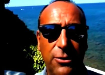 Tv: Carlo Conti si traveste da Balotelli. Video