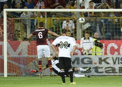 Serie A: 3-1 al Parma, Roma capolista
