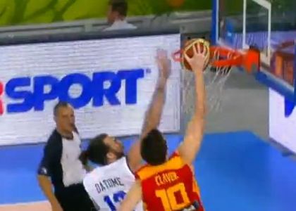 Italia: la stoppata di Datome finisce su Youporn. Video