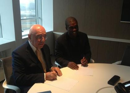 Milan, il momento della firma di Seedorf