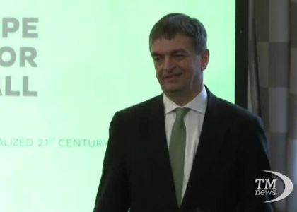 Fifa, elezioni 2015: Champagne sfida Blatter. Video